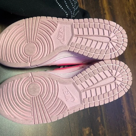 Nike Dunk Low  Light Pink Low-Top Sneakers with Hot Pink Swoosh 6 YOUTH - Picture 4 of 4